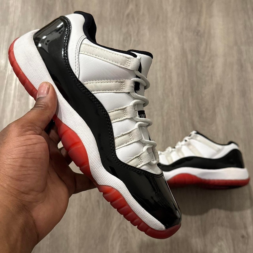 Size 5.5Y- Jordan 11 low Bred Concord 528896-160